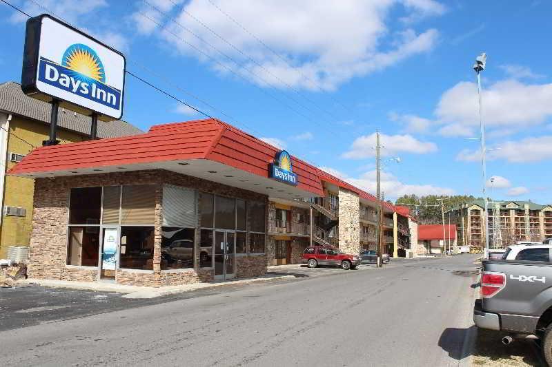Days Inn Pigeon Forge South Exterior photo